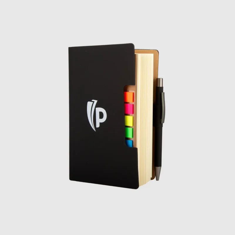 Libreta negra con esfero y post it